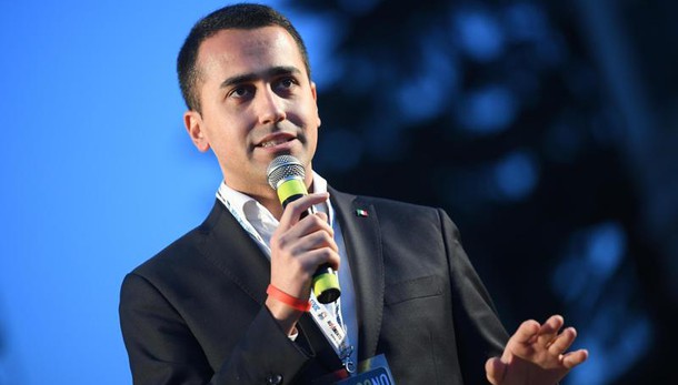 Di Maio, Renzi vende i pacchi