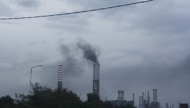Esplosione in raffineria Eni nel pavese