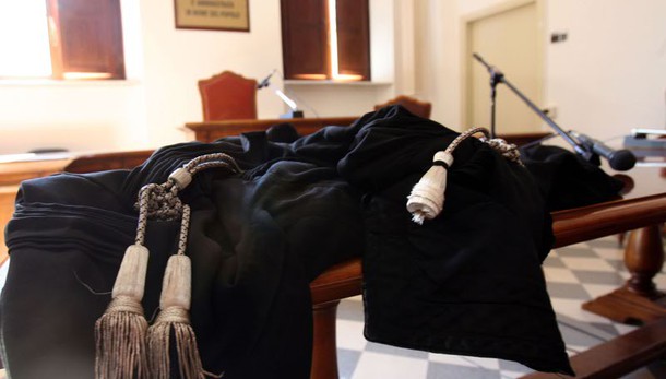 Abusi e schiavitù, condannato ex prete