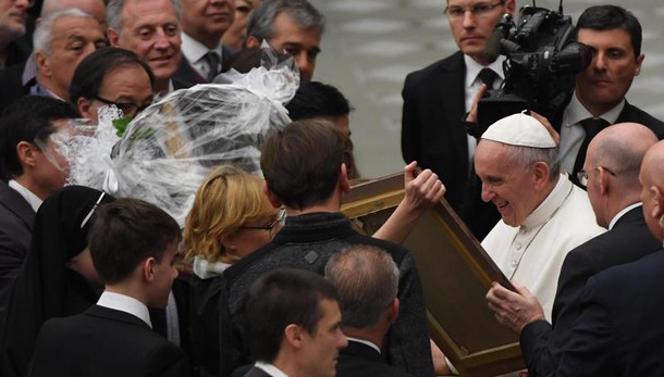 Papa: auguri in anticipo? portano jella