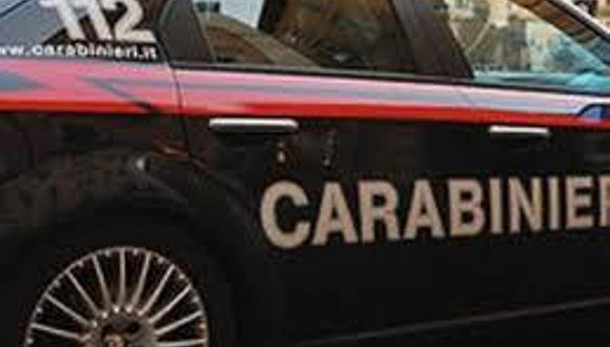 Minaccia attentati e chiede soldi a cc