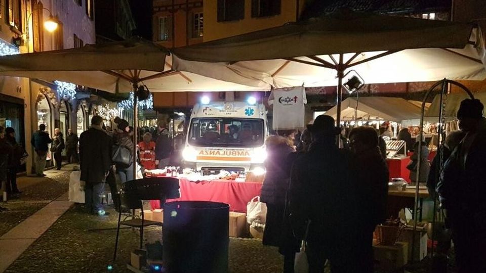 Como, chiede l’elemosina in piazza San Fedele: aggredito e ferito alla testa Como, chiede l’elemosina in piazza San Fedele: aggredito e ferito alla testa