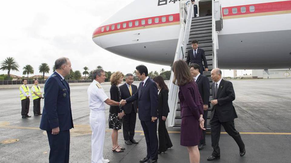 Abe a Pearl Harbor, non ripetere orrore Abe a Pearl Harbor, non ripetere orrore