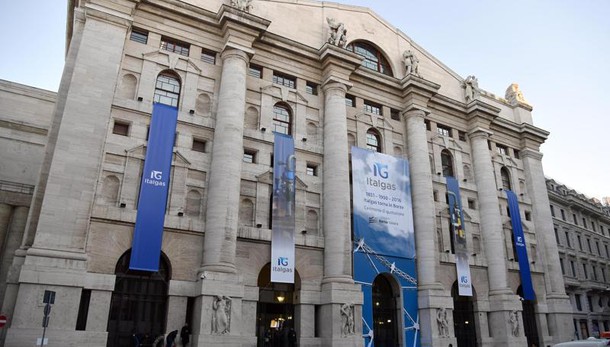 Borsa: Milano apre poco mossa (-0,03%)