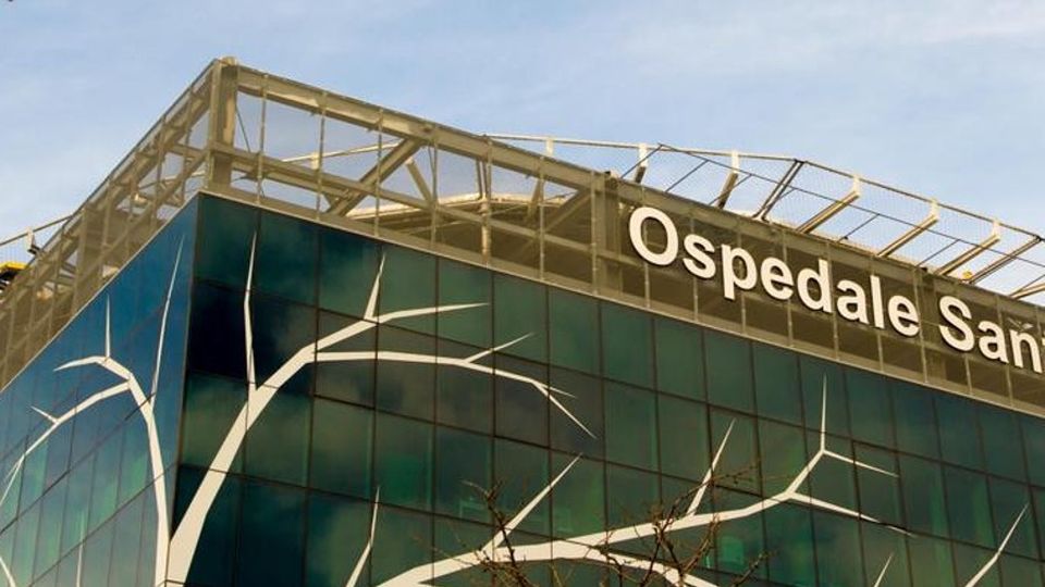 Crolla un pezzo di controsoffitto Sgomberata una stanza di rianimazione Crolla un pezzo di controsoffitto Sgomberata una stanza di rianimazione