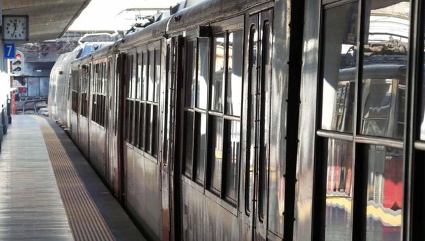 Pietre contro treno, ferita passeggera