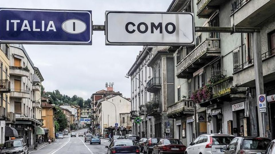 In Svizzera con documenti falsi Riconsegnata alla polizia italiana In Svizzera con documenti falsi Riconsegnata alla polizia italiana