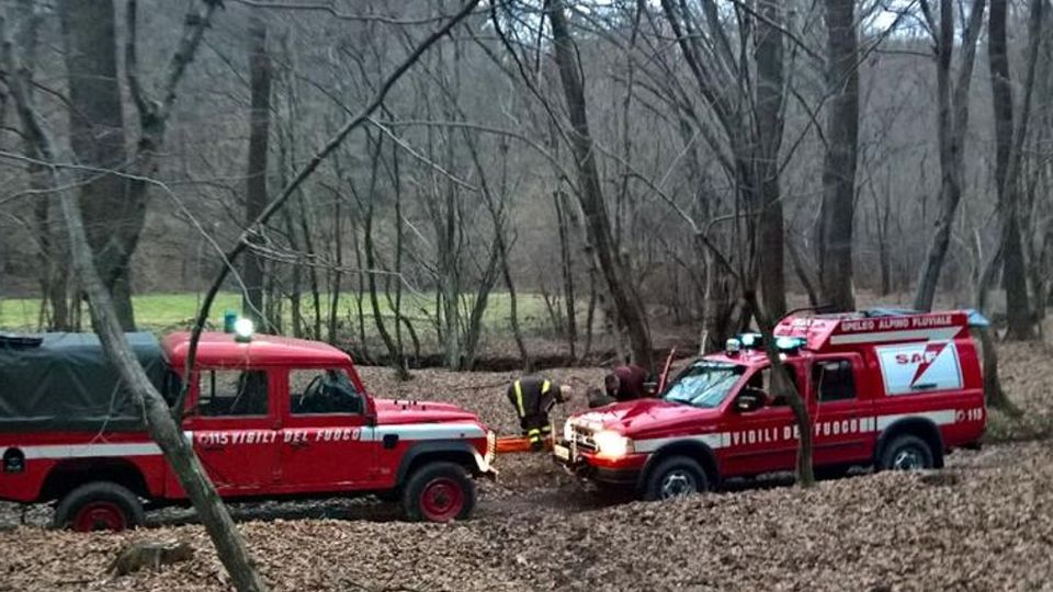 Cade in bicicletta nel bosco Ragazzino soccorso a Cantù Cade in bicicletta nel bosco Ragazzino soccorso a Cantù