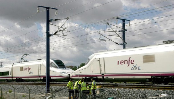 Caos Barcellona, incendio blocca treni