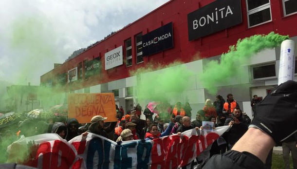 Al Brennero marcia anti-muri e tensioni