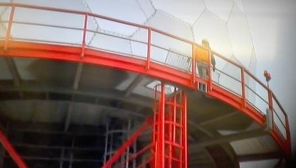 Cade da ponte radio a Sassari e muore