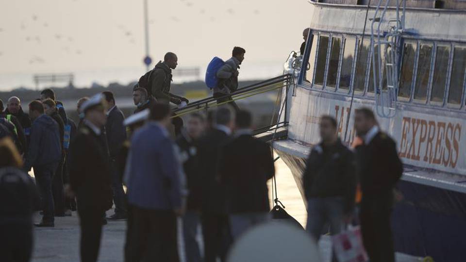 Migranti, al via primi rinvii in Turchia Migranti, al via primi rinvii in Turchia