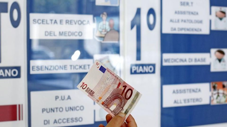 Ticket sanitari, rivoluzione in arrivo Si pagherà in base al reddito Ticket sanitari, rivoluzione in arrivo Si pagherà in base al reddito