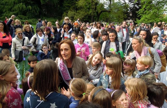 ERBA - SALUTO A SORPRESA ALLA MAESTRA LUCIA MAURI IN PENSIONE - FESTA AL PARCO MAJNONI