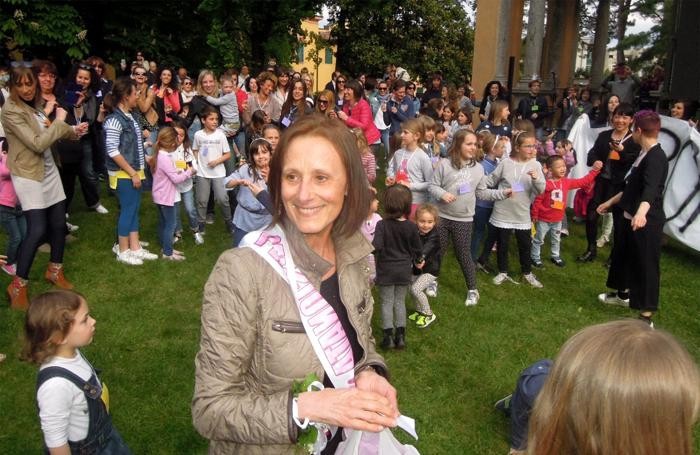 ERBA - SALUTO A SORPRESA ALLA MAESTRA LUCIA MAURI IN PENSIONE - FESTA AL PARCO MAJNONI