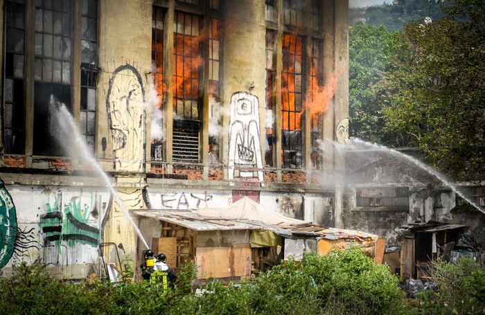 Como incendio al Santarella ex Ticosa