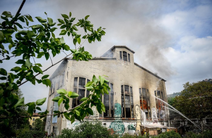 Como incendio al Santarella ex Ticosa