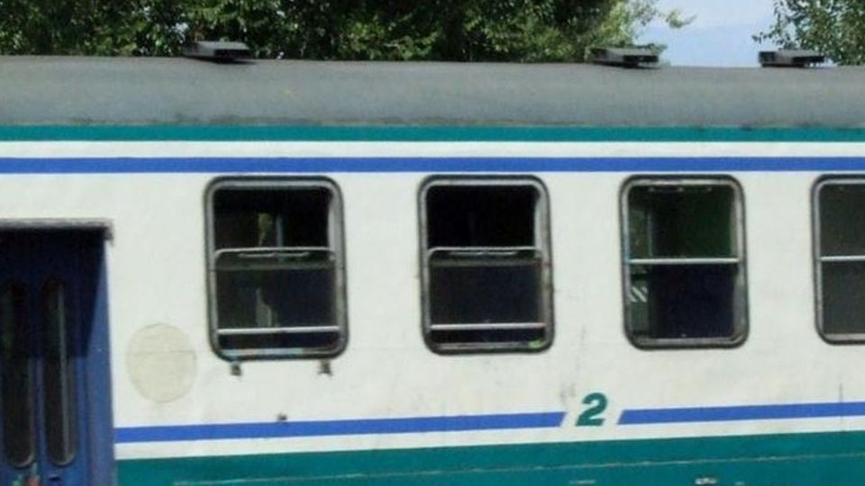Sul treno Milano-Lecco urla e panico Immigrato irrompe nella cabina di guida Sul treno Milano-Lecco urla e panico Immigrato irrompe nella cabina di guida