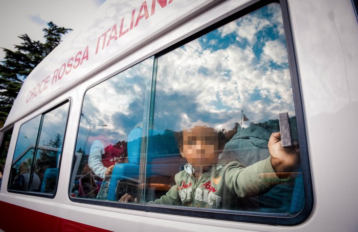 Bimbi soccorsi dalla Croce rossa comasca