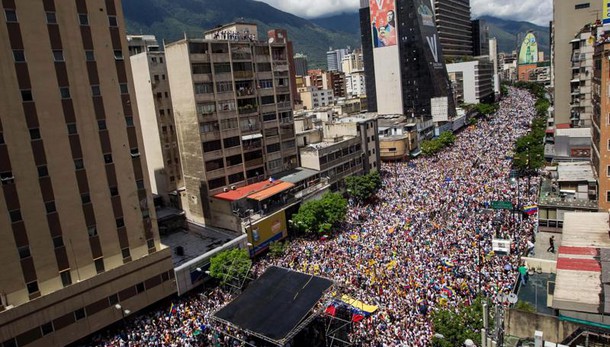 Venezuela, marea in piazza contro Maduro