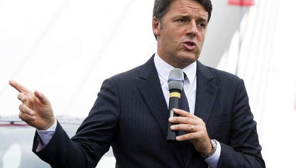 M5s: Renzi, ora se le danno al chiuso