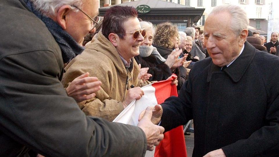 Ciampi a Como e Cantù nel 2004 «Non dividete l’Italia» Ciampi a Como e Cantù nel 2004 «Non dividete l’Italia»
