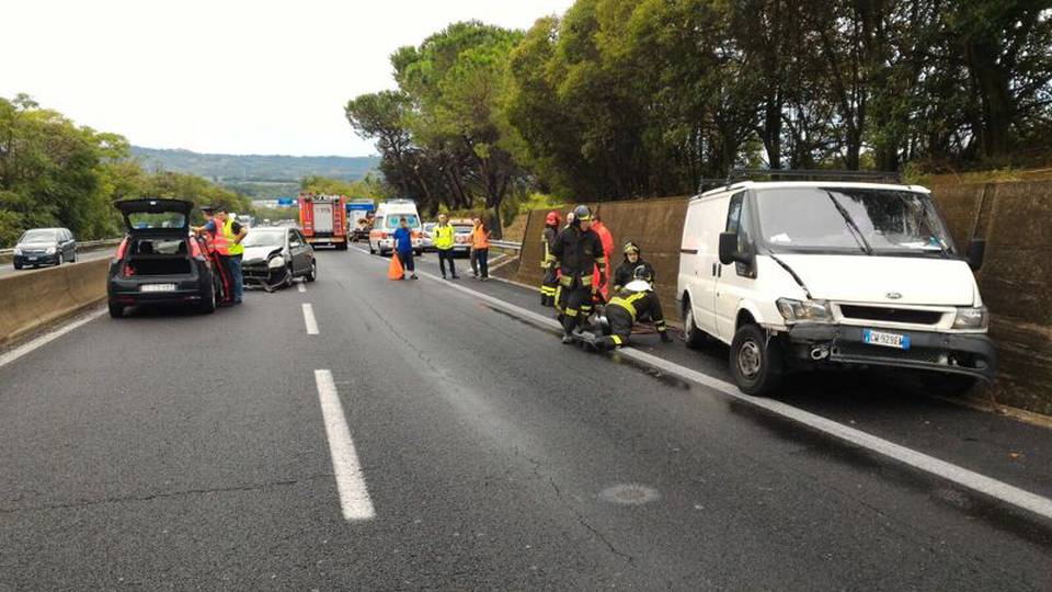 Travolto e ucciso mentre presta soccorso Travolto e ucciso mentre presta soccorso