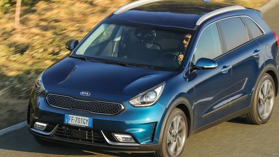 Kia Niro, ecocompatibile e sportiva Il primo crossover nato ibrido Kia Niro, ecocompatibile e sportiva Il primo crossover nato ibrido