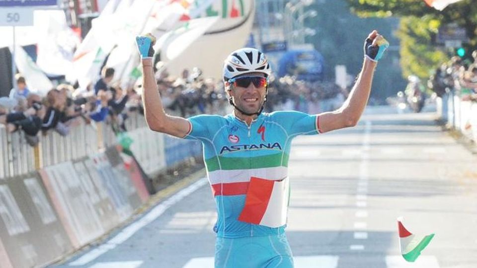 Il Lombardia di sabato passa tra le bancarelle Il Lombardia di sabato passa tra le bancarelle
