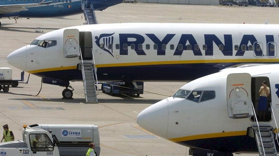 Bimba non allaccia la cintura Aereo bloccato per mezz’ora Bimba non allaccia la cintura Aereo bloccato per mezz’ora