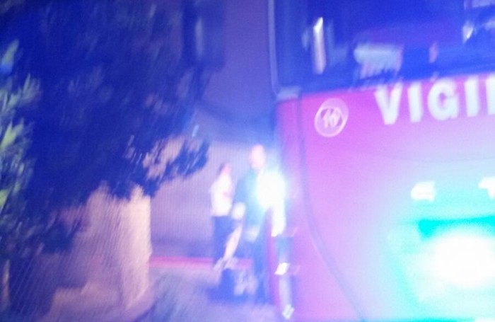 Il rogo nel capannone a Figino Serenza
