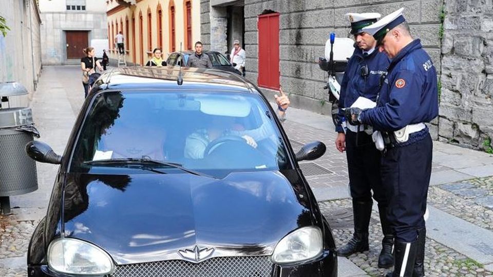 Bimbo di 6 anni si perde in centro Mamma ritrovata grazie ai vigili Bimbo di 6 anni si perde in centro Mamma ritrovata grazie ai vigili