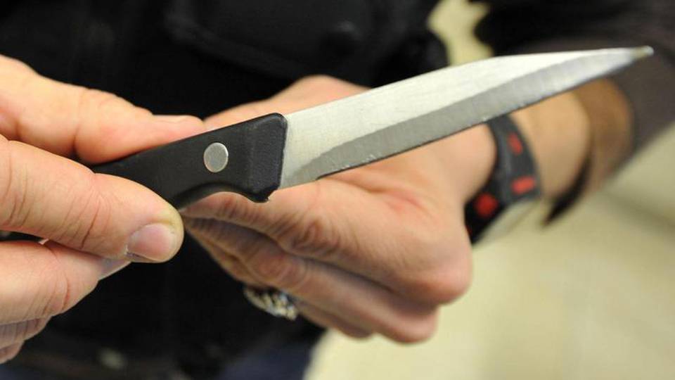 Lei accoltella compagno e lo uccide Lei accoltella compagno e lo uccide