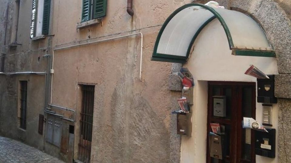 Maggianico, una bimba cade dalla finestra Maggianico, una bimba cade dalla finestra