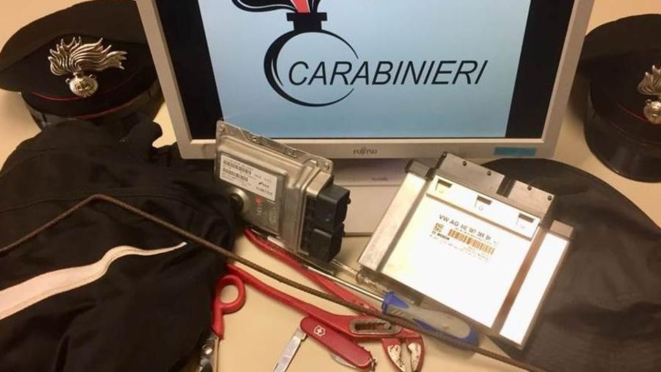 Ruba un’auto ad Appiano Bloccato dai carabinieri Ruba un’auto ad Appiano Bloccato dai carabinieri