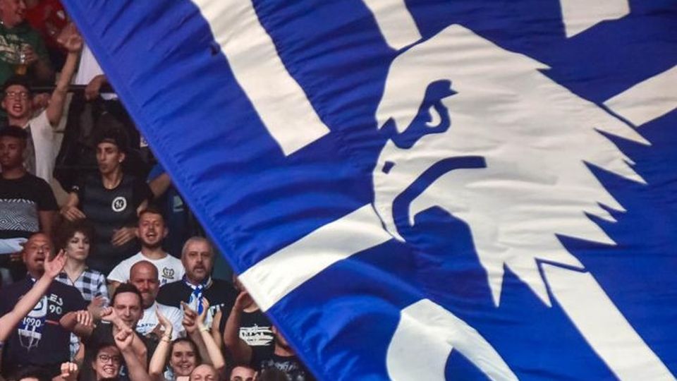 Gli Eagles tornano a tifare «Cantù la nostra maglia» Gli Eagles tornano a tifare «Cantù la nostra maglia»