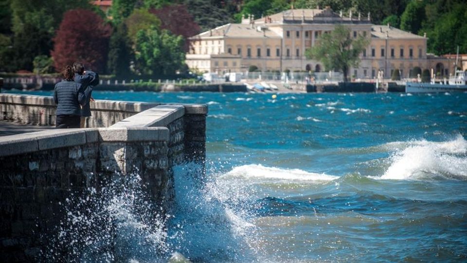 Gera Lario, vento a 114 km/h Traghetti sospesi, alberi divelti Gera Lario, vento a 114 km/h Traghetti sospesi, alberi divelti