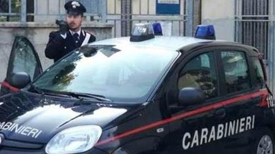 Maltrattamenti ai genitori Arrestato un uomo a Bregnano Maltrattamenti ai genitori Arrestato un uomo a Bregnano