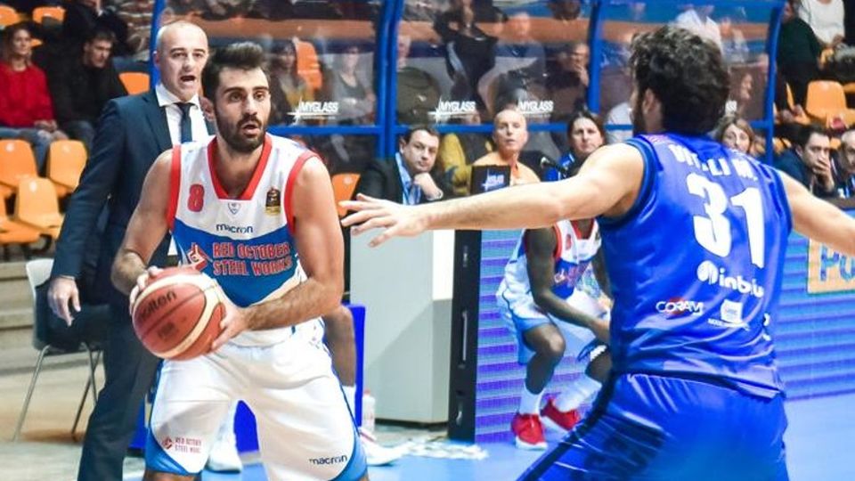 Parrillo, ringhio di Cantù «Avanti a testa bassa» Parrillo, ringhio di Cantù «Avanti a testa bassa»