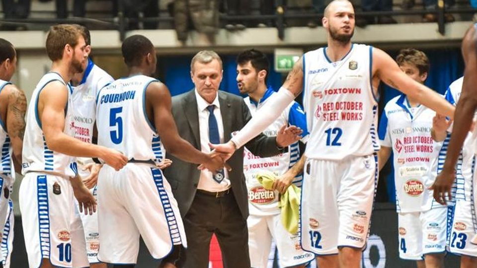 Cantù, primo salvarsi Poi si vedrà... per i playoff Cantù, primo salvarsi Poi si vedrà... per i playoff