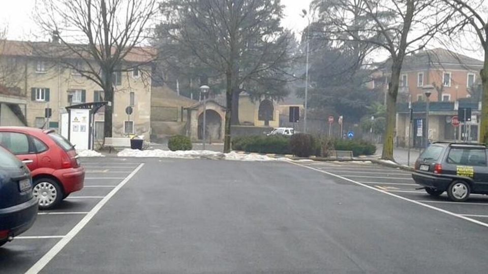 Danni alle auto in sosta Caccia al vandalo di Cagno Danni alle auto in sosta Caccia al vandalo di Cagno