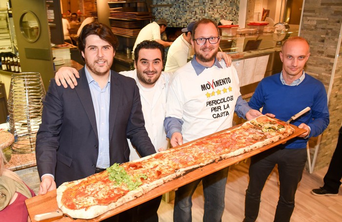 Como: pizzeria Pulcinella , serata Movimento 5 Stelle, a sinistra il Consigliere Regionale Stefano Buffagni e al centro Fabio Aleotti