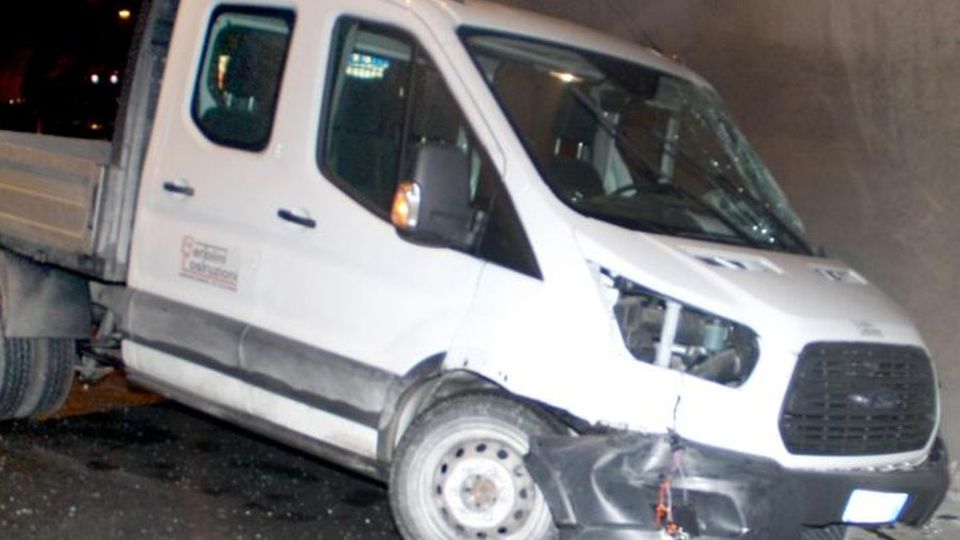 Incidente a Menaggio Scontro tra due camion Incidente a Menaggio Scontro tra due camion
