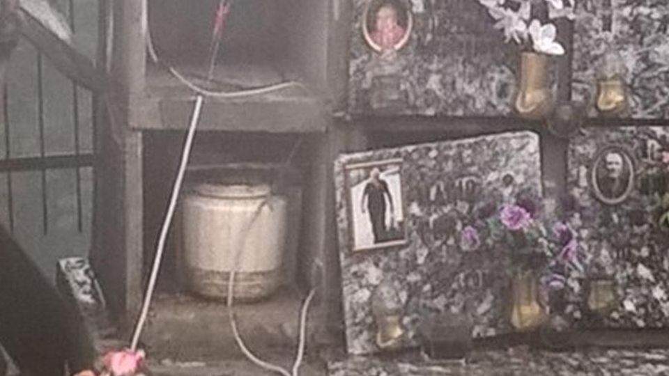 Pigra, fulmine nel cimitero Devastati almeno 7 loculi Pigra, fulmine nel cimitero Devastati almeno 7 loculi