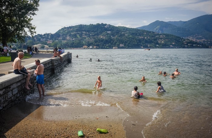 Bagnanti al Tempio Voltiano