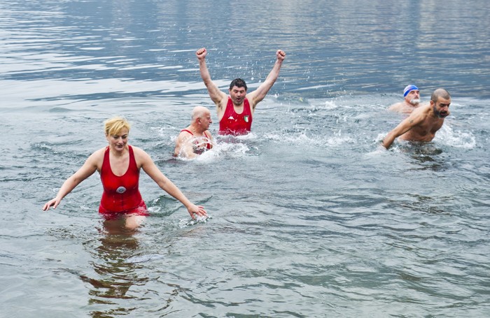 Como tuffo nel lago il 1° gennaio