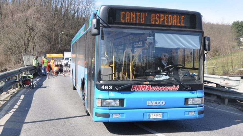 Asnago, i bus e il ponte chiuso Corse modificate e a “staffetta” Asnago, i bus e il ponte chiuso Corse modificate e a “staffetta”