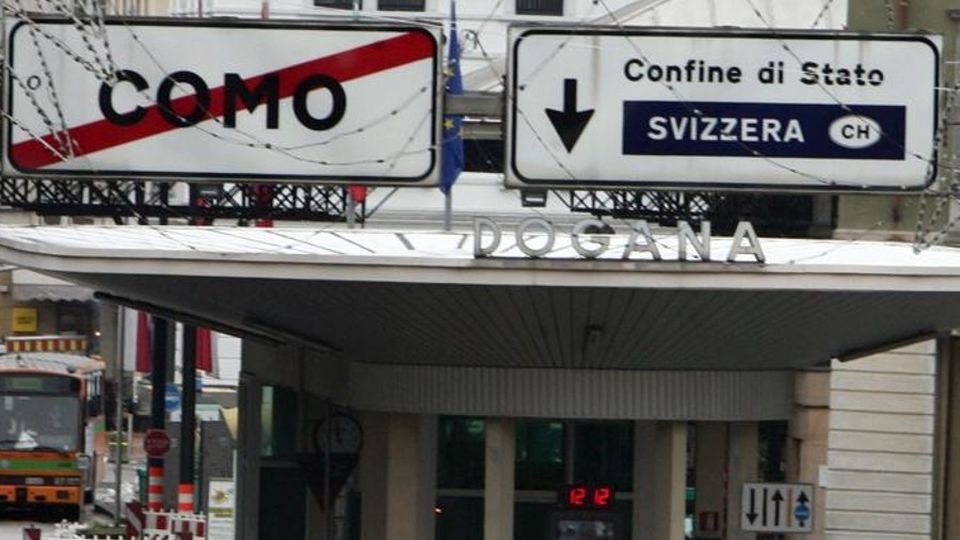 In frontiera con documenti rubati Arrestati cinque cittadini siriani In frontiera con documenti rubati Arrestati cinque cittadini siriani