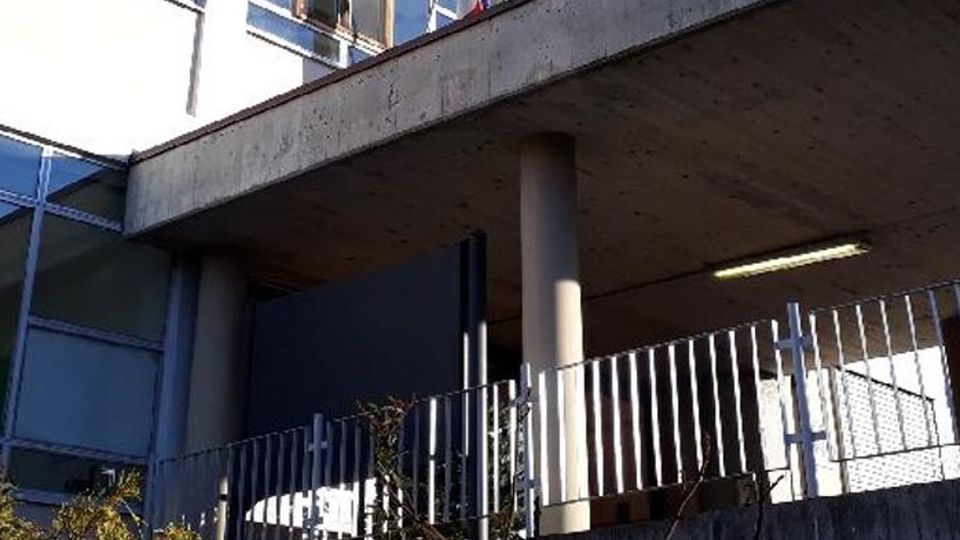 Cantù, scuole chiuse, caloriferi accesi E il Comune “bacchetta” i presidi Cantù, scuole chiuse, caloriferi accesi E il Comune “bacchetta” i presidi