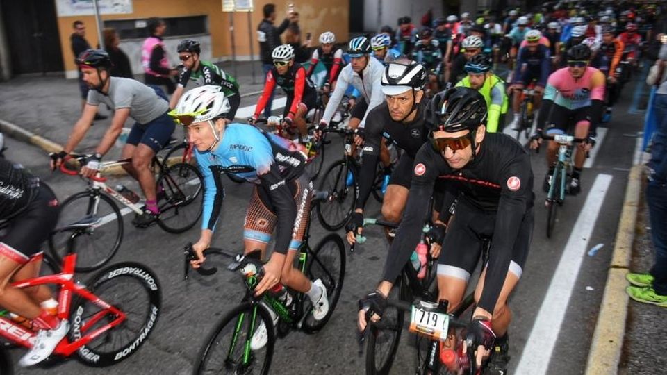 Gran Fondo a Como Anche le puntine in strada per ostacolare la corsa Gran Fondo a Como Anche le puntine in strada per ostacolare la corsa